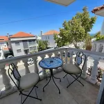 Eco Ljmonade Hostel