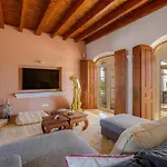 Luxury Villa With Gym, Jacuzzi And Swimming Pool