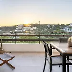 Sunny 3-Bedroom Apartment