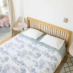 Chambre Avec Salle De Bain Privee Et Balcon Vegetal A Lisbonne Amoreiras