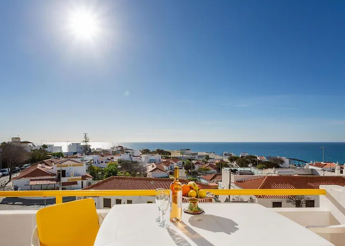 Typical T2 In Albufeira W/ Balcony By Lovelystay
