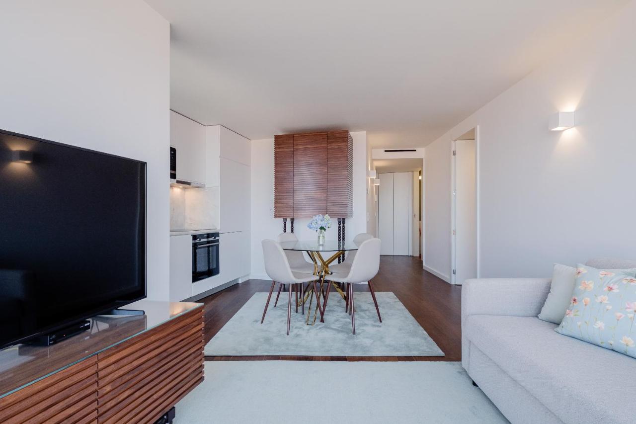 Boutique Rentals- Bliss By The Sea Apt- Ocean Views In Foz Apartamento Oporto