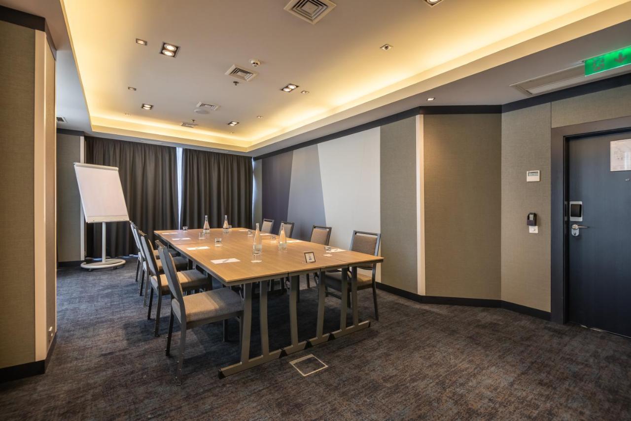 Crowne Plaza By Ihg Hotel