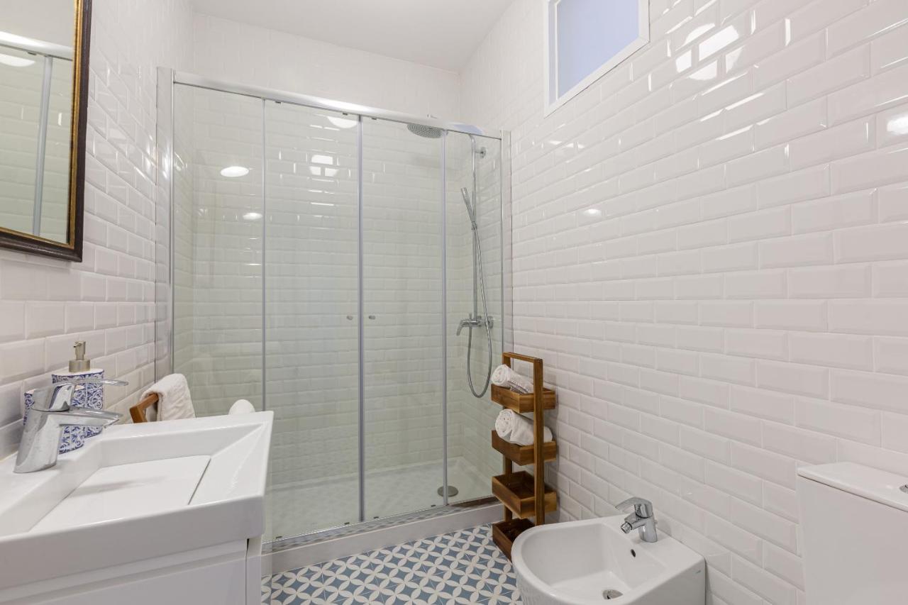 White & Blue Vintage In Graca Appartement Lissabon