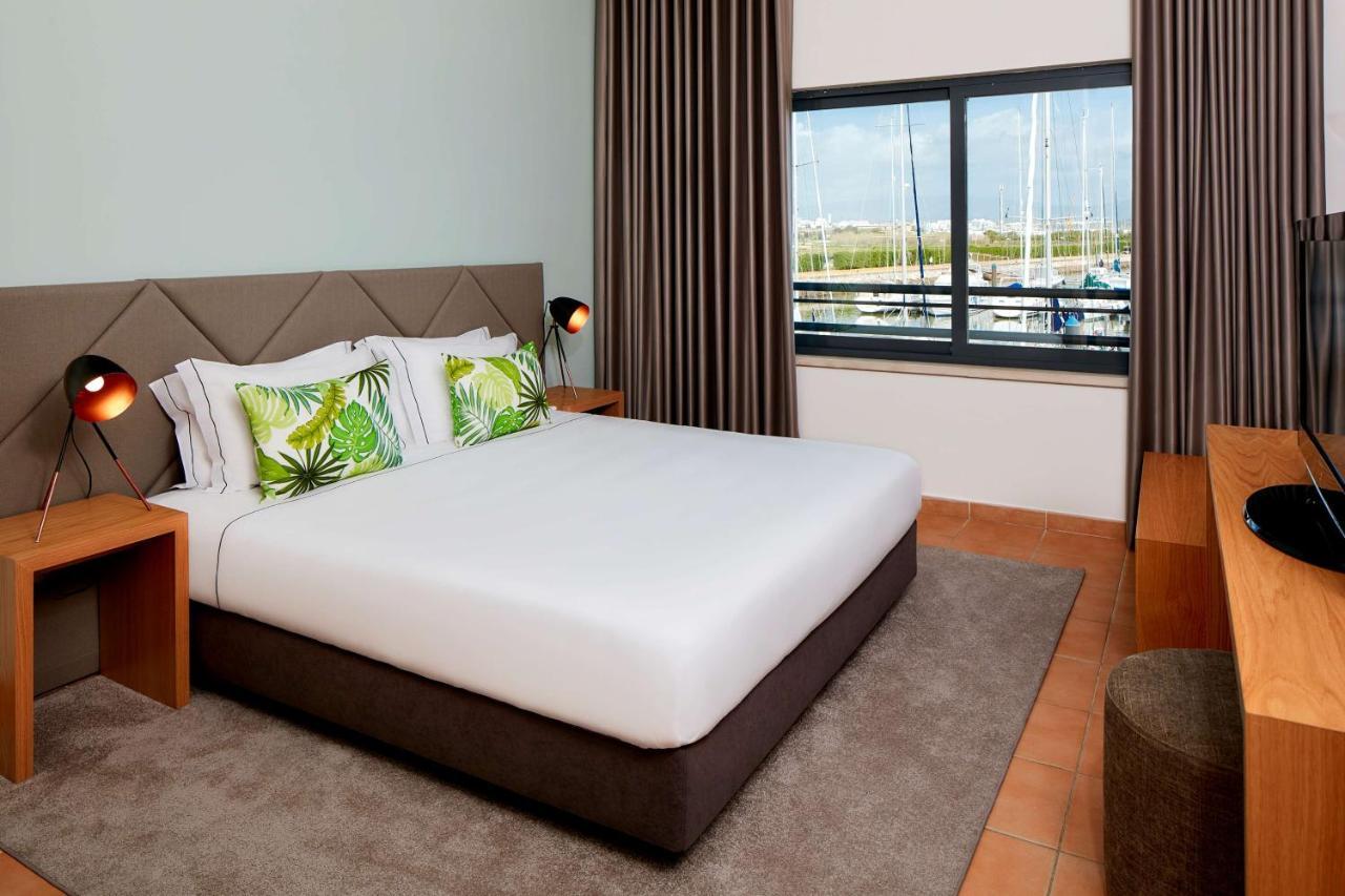 Nh Marina Hotel