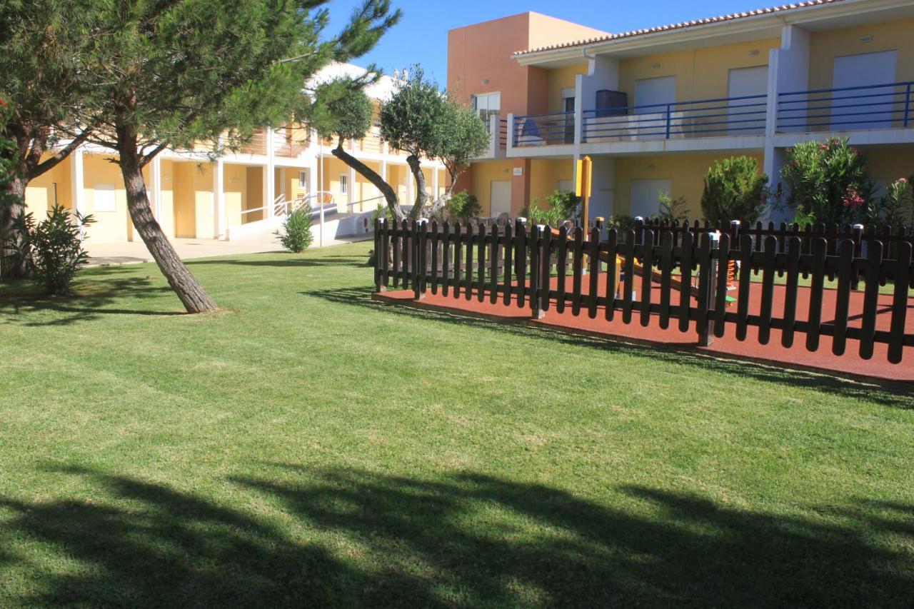 Pool&beach In Encosta De Sao Jose Apartment