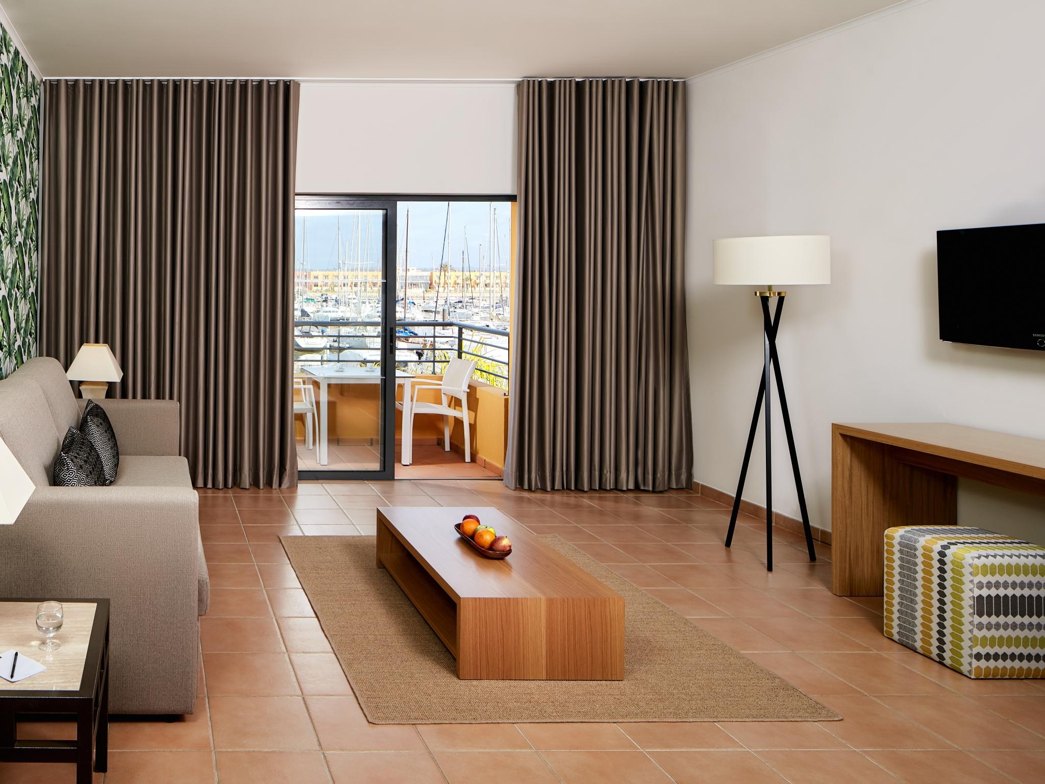 Nh Marina Hotel 4*