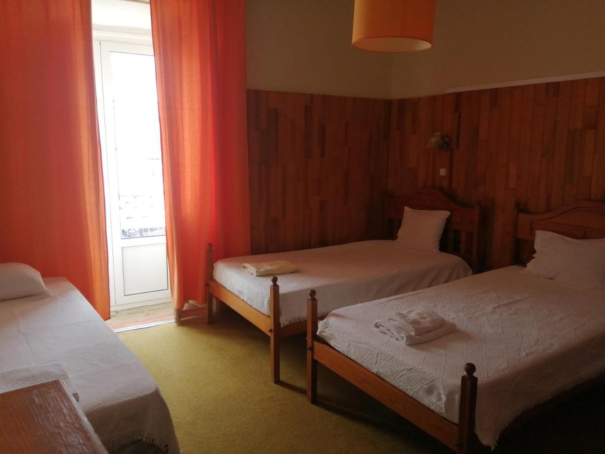 Caravela Hostel *