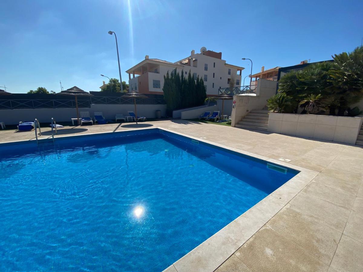 Apartment Corcovada, Sunny And Bright T1 With Large Terrace, Albufeira