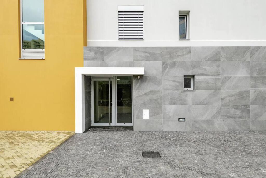 Luxury Poolside View Apartment Funchal (Madeira)