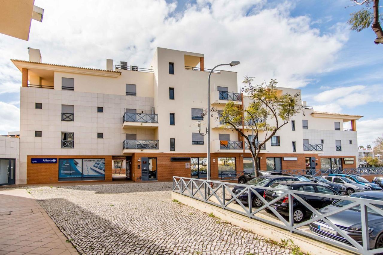 Apartment Corcovada, Sunny And Bright T1 With Large Terrace, Albufeira