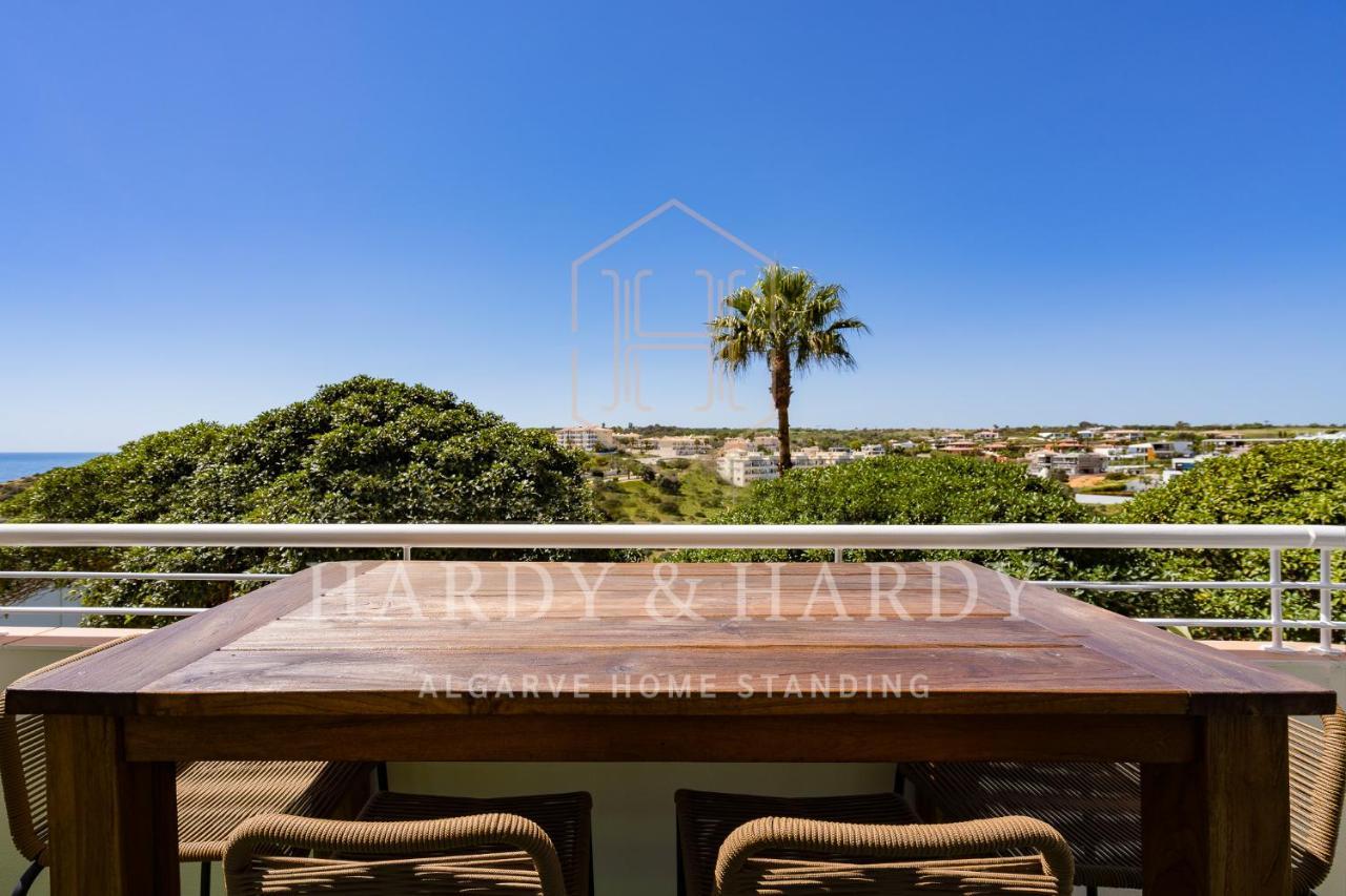 H&h Sea View Elegance: Modern Porto De Mos Apartment