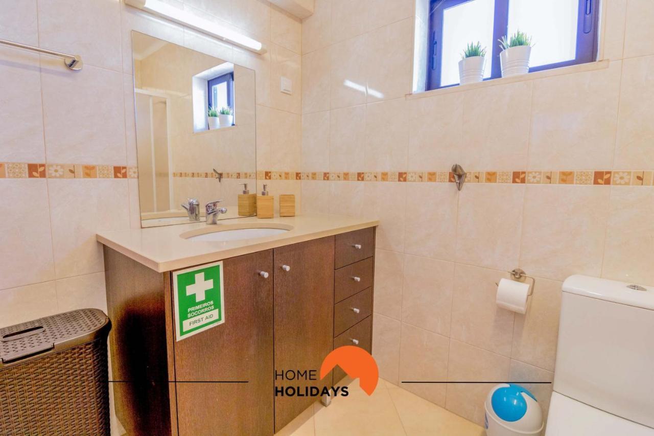 #005 Foxy B By Holidays Apartment *
