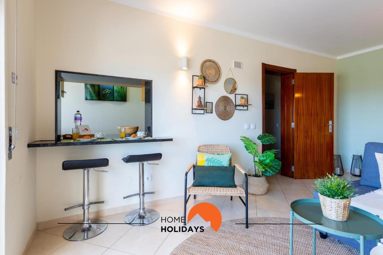 #005 Foxy B By Holidays Apartment *