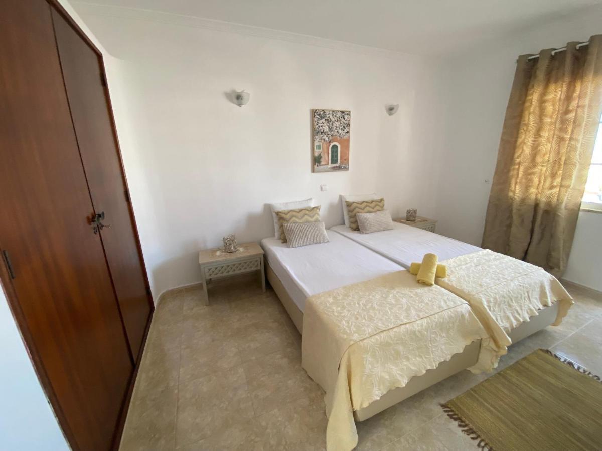 Moradia Olival- Bbq, 2 Quartos, Quintal Vakantiehuis Albufeira