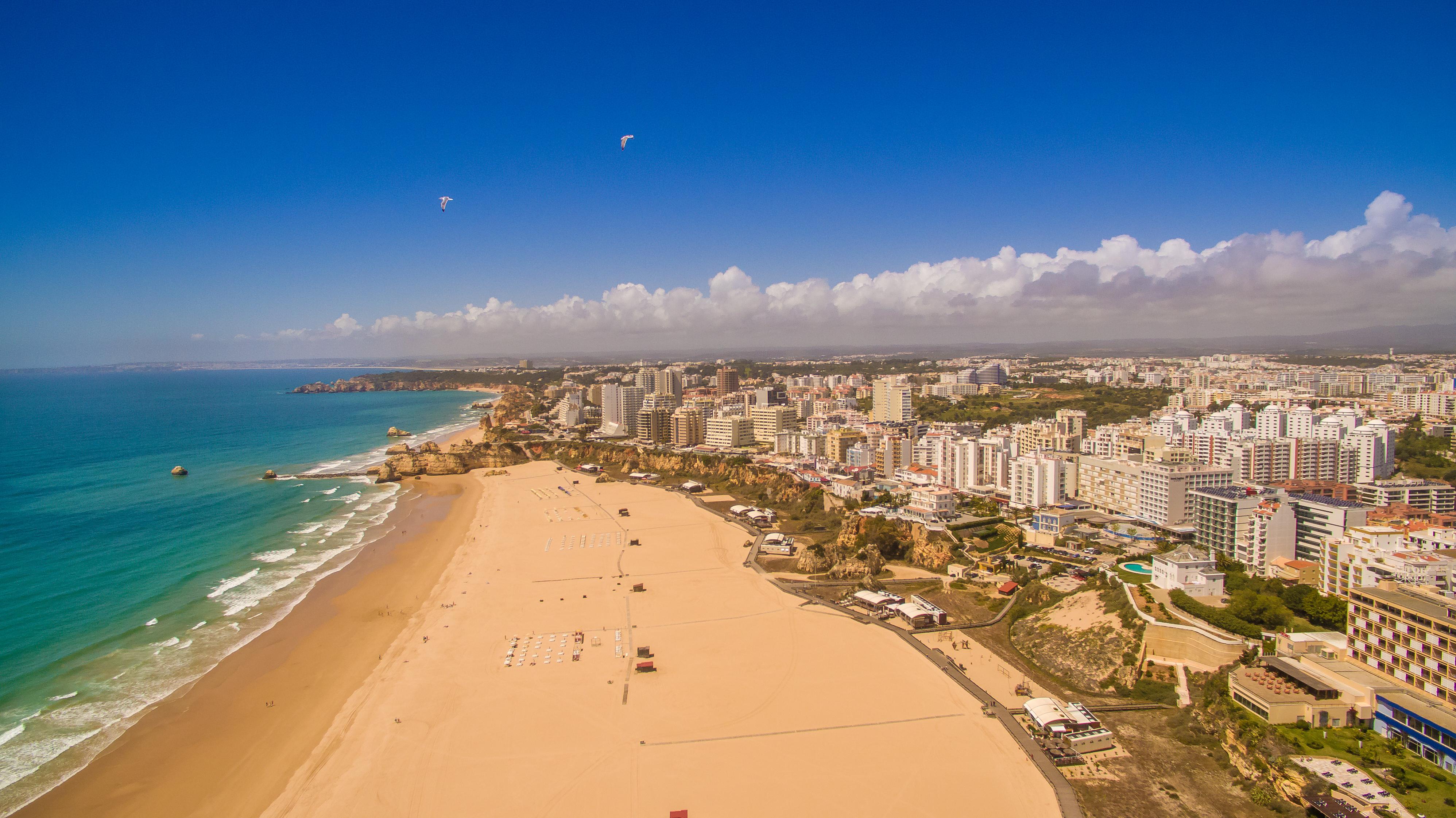Rr Da Rocha Hotel
