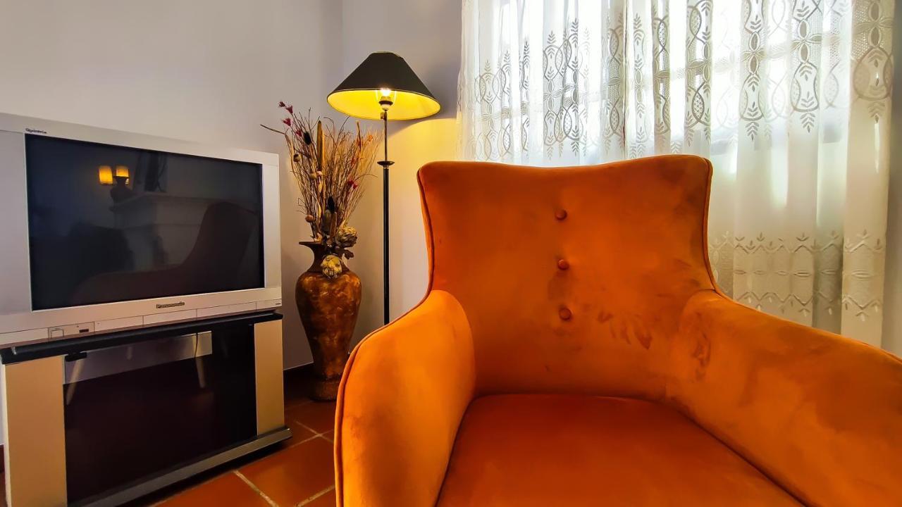 Casa Gina, With Views To Bay Funchal (Madeira)