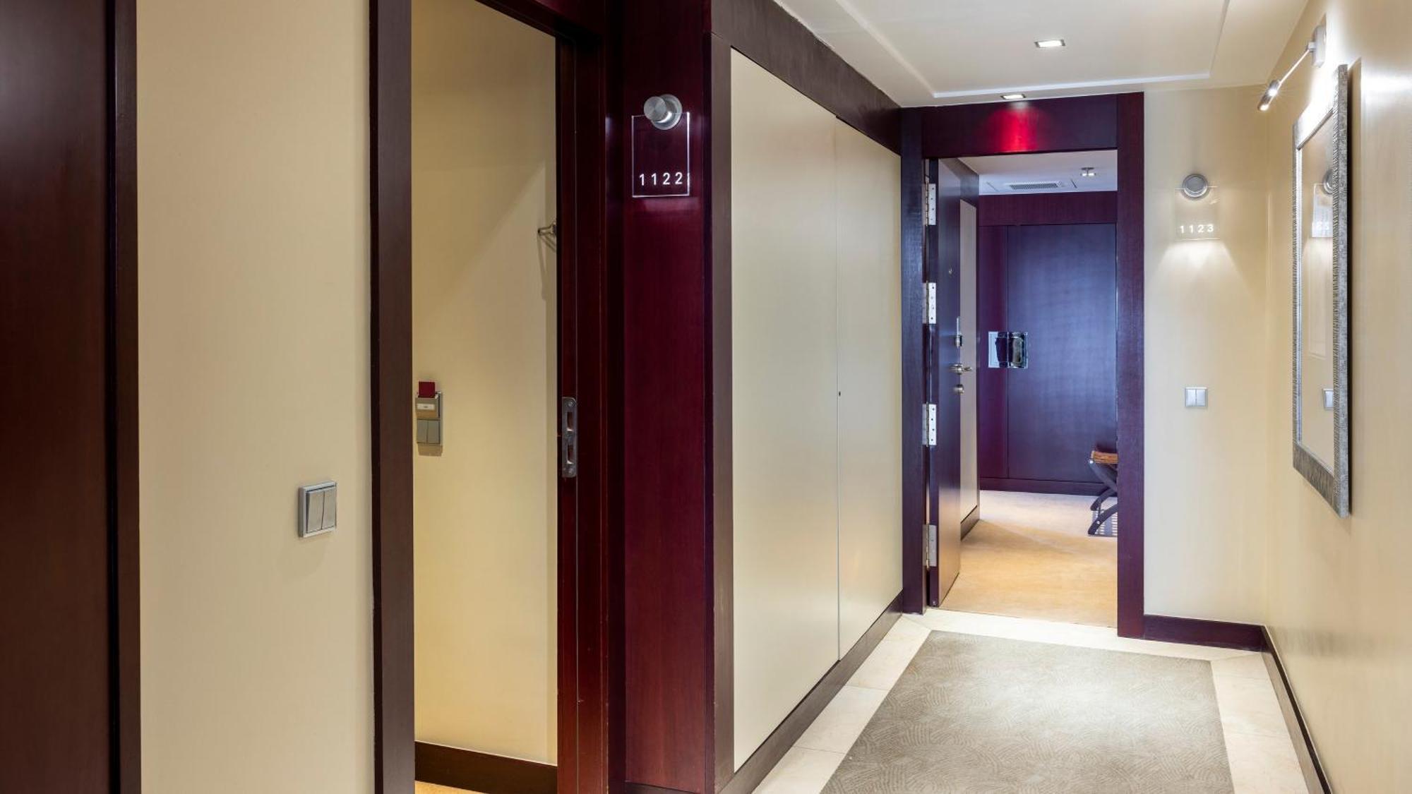 Crowne Plaza By Ihg 5*