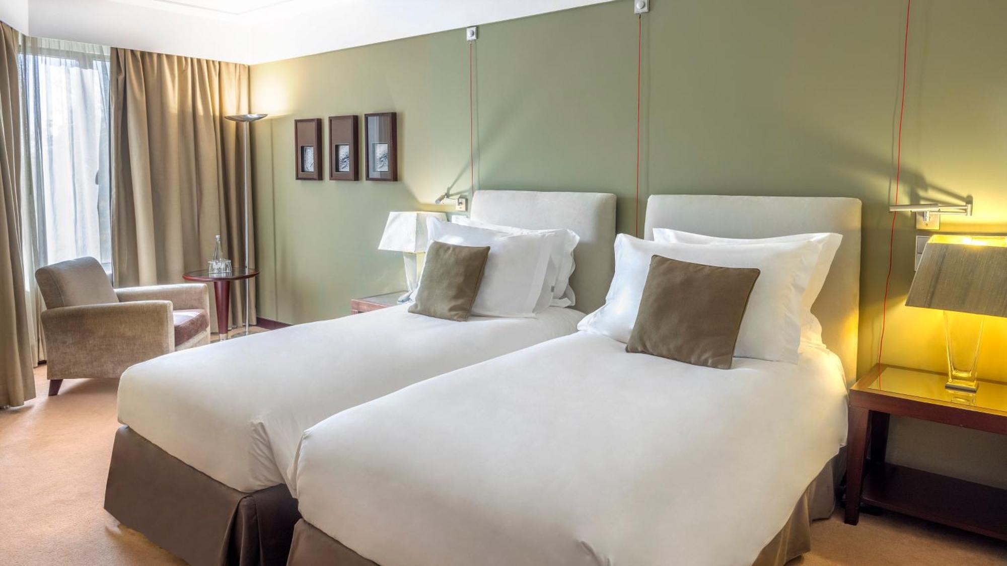 Crowne Plaza By Ihg Hotel