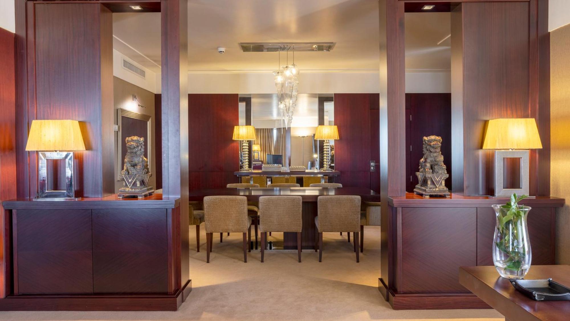 Crowne Plaza By Ihg Hotel 5*