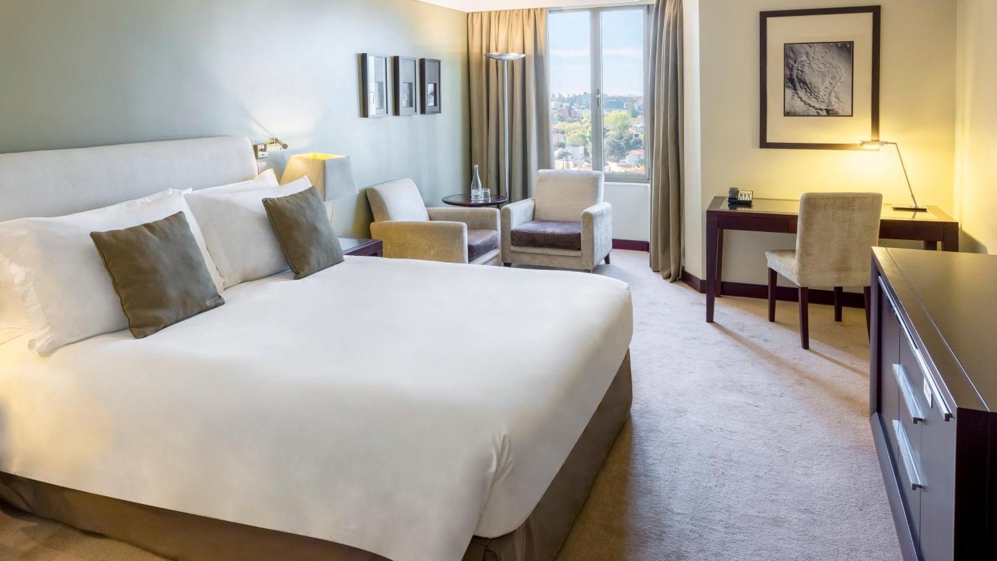 Crowne Plaza By Ihg Hotel