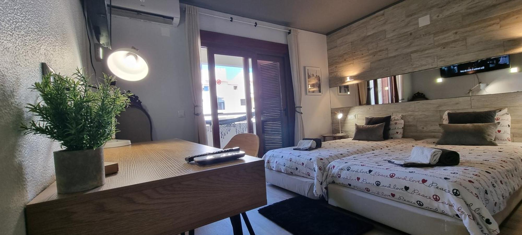 Main Avenue Albufeira, Walk To Beach, Old Town, Shooping, Location *