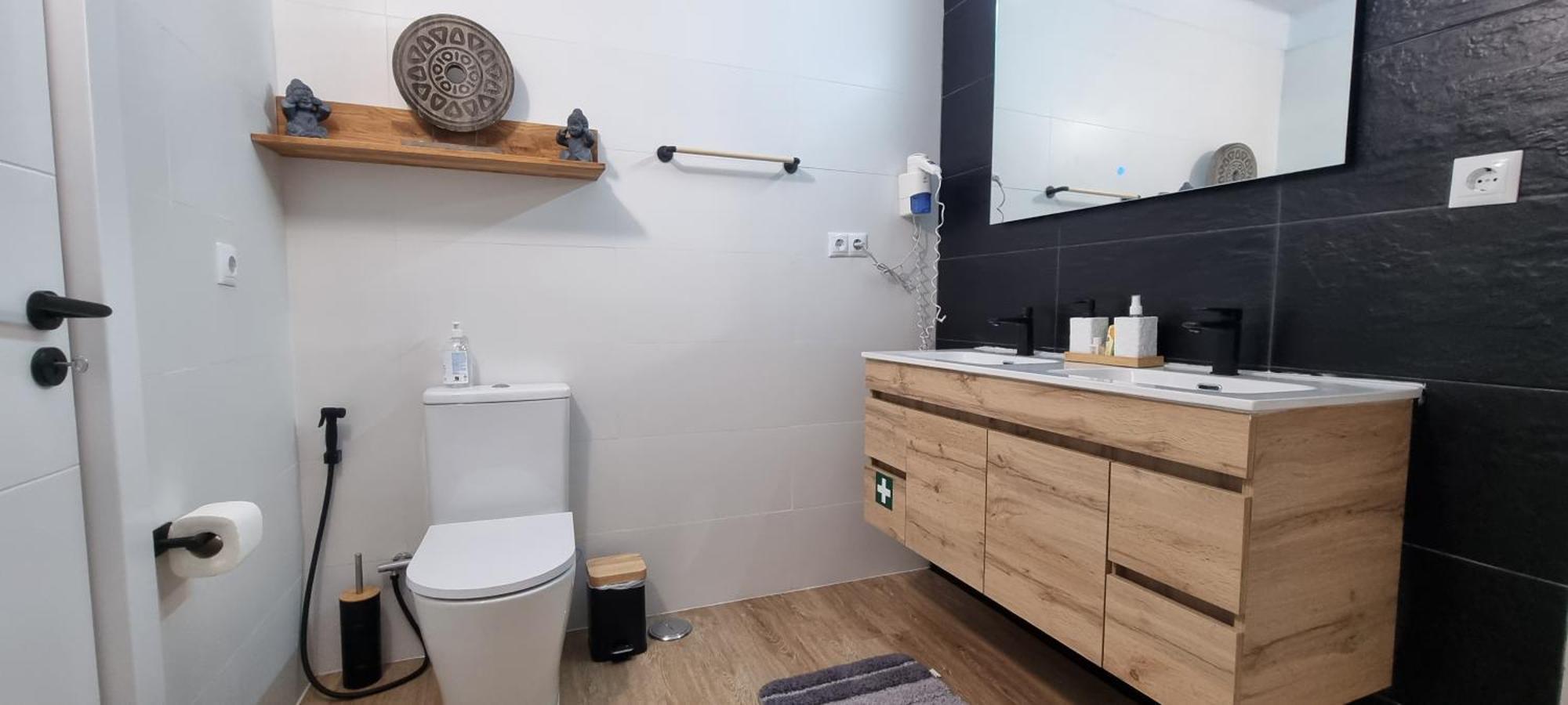 Main Avenue Albufeira, Walk To Beach, Old Town, Shooping, Location