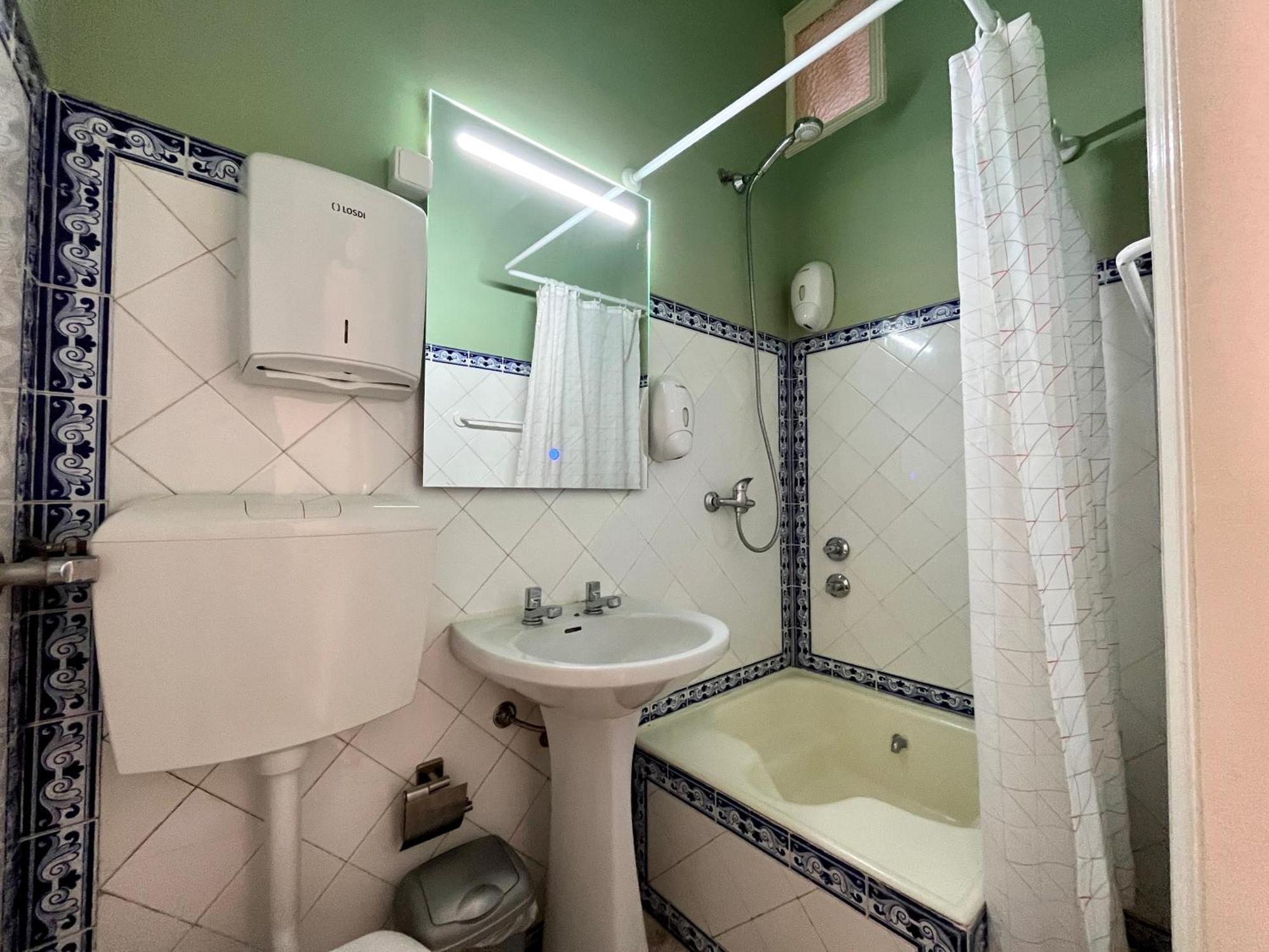 Eco Ljmonade Hostal *
