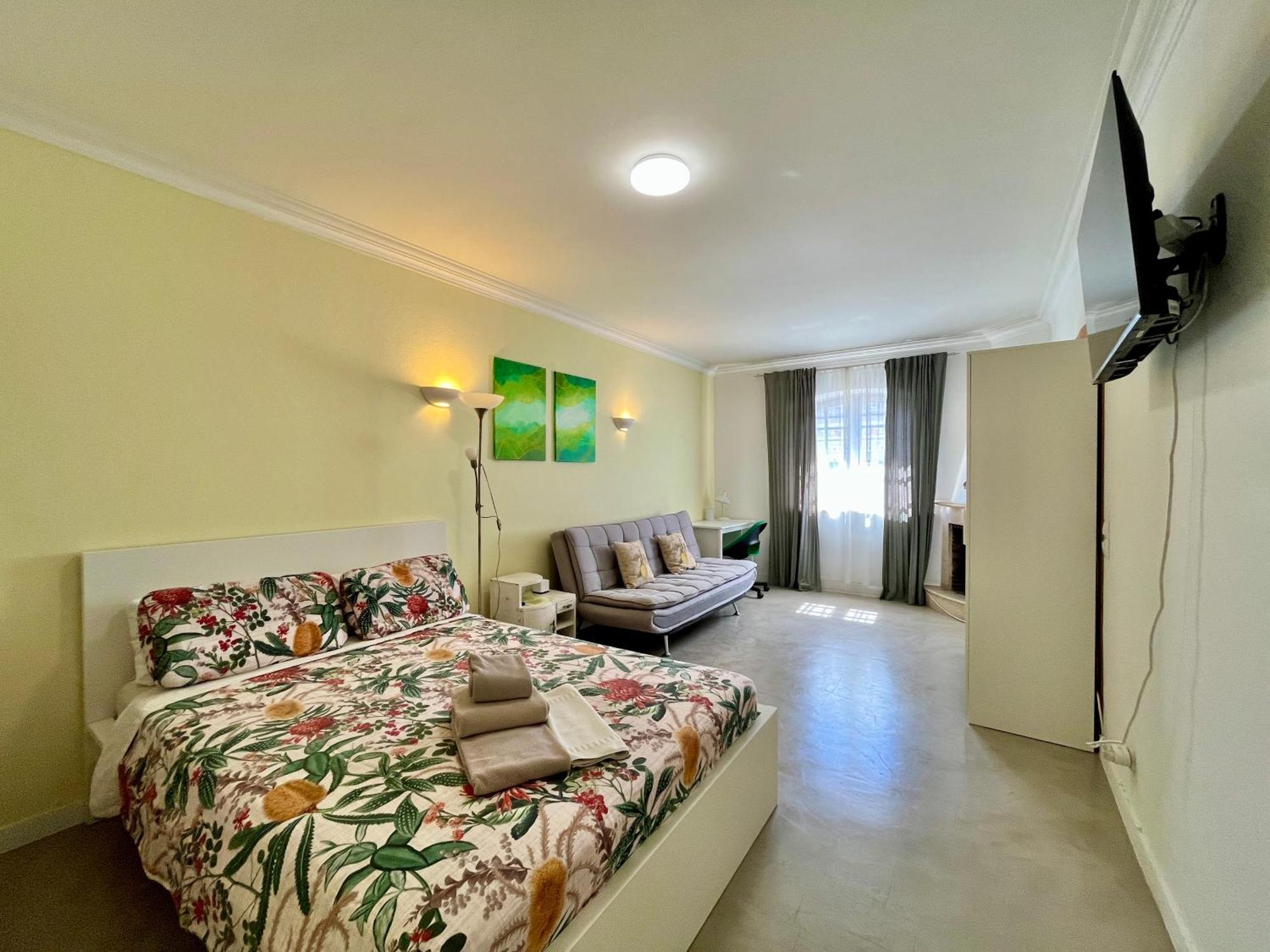 Ljmonade Hostel *