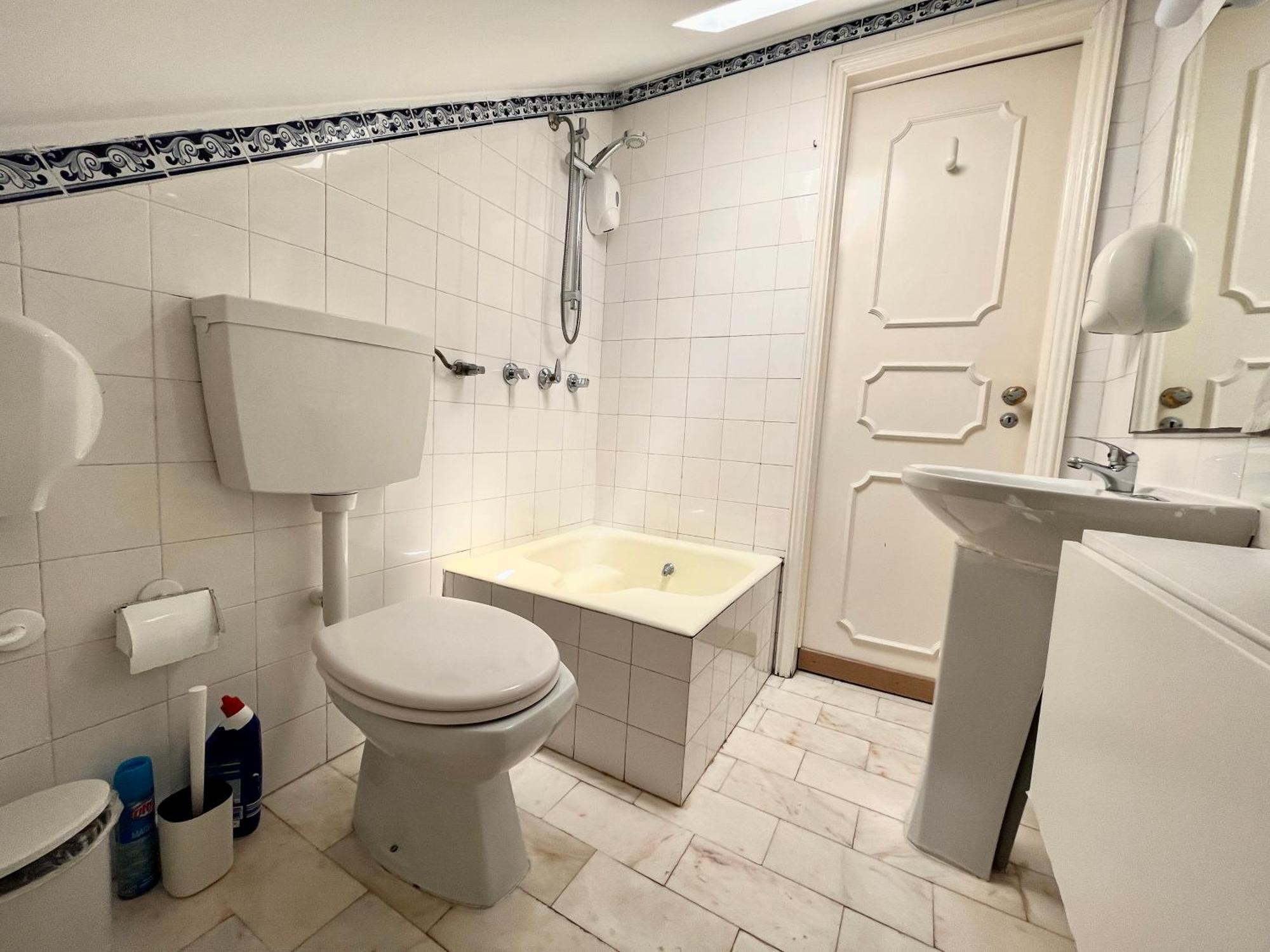 Eco Ljmonade Hostal *