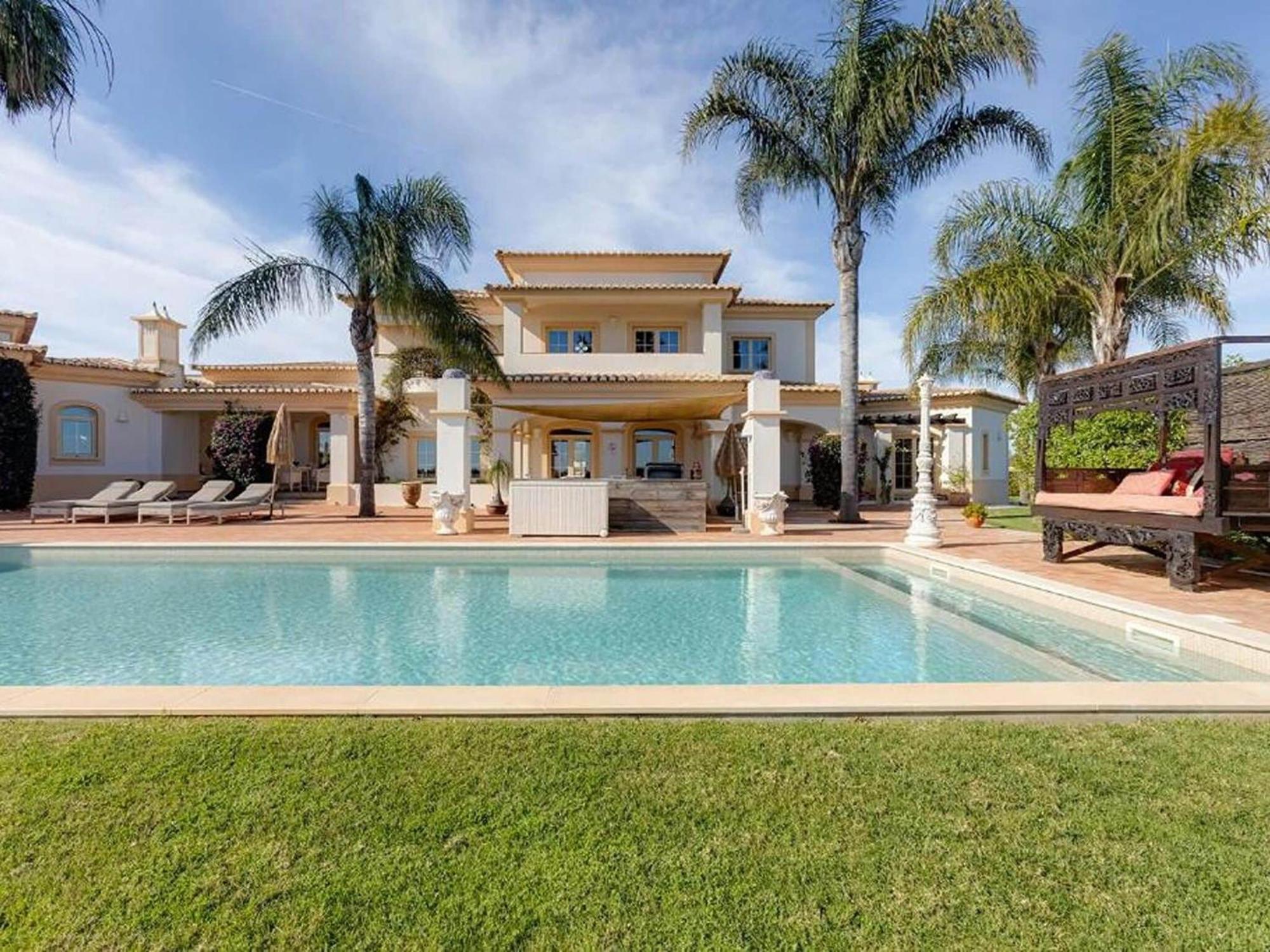 Luxury With Gym, Jacuzzi And Swimming Pool Lagos