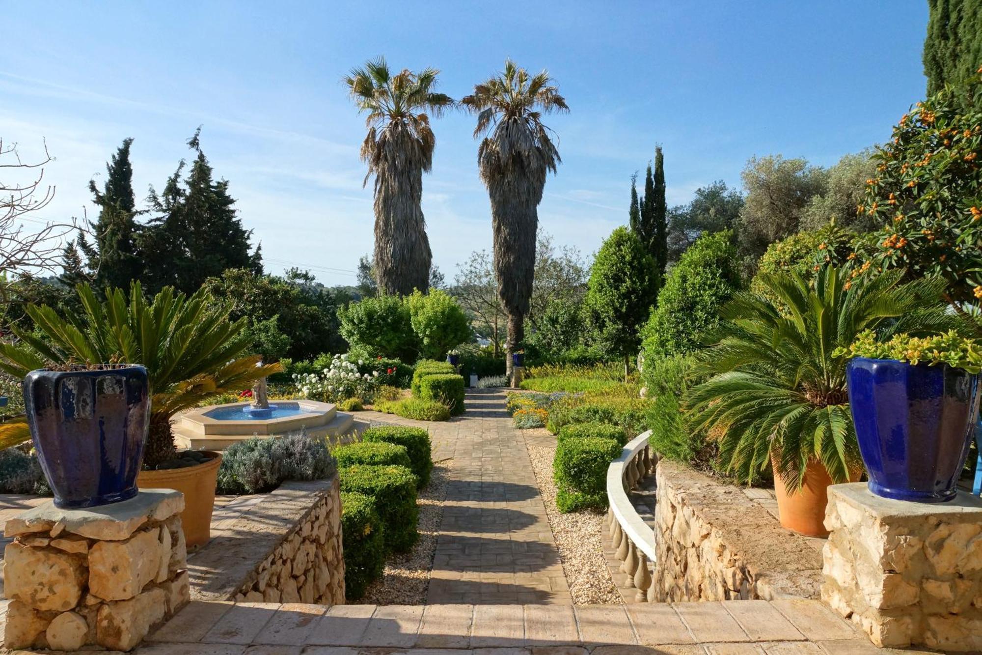 Quinta Bonita & Gardens Hotel