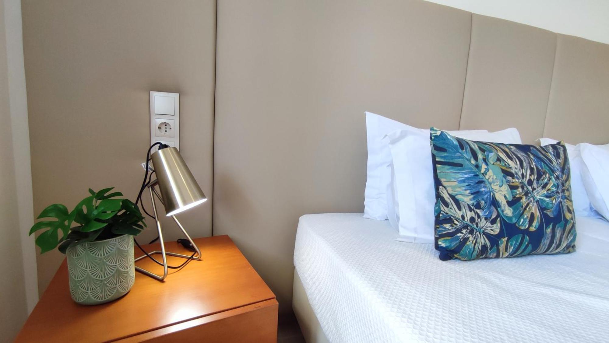 Pool&beach In Encosta De Sao Jose Apartment