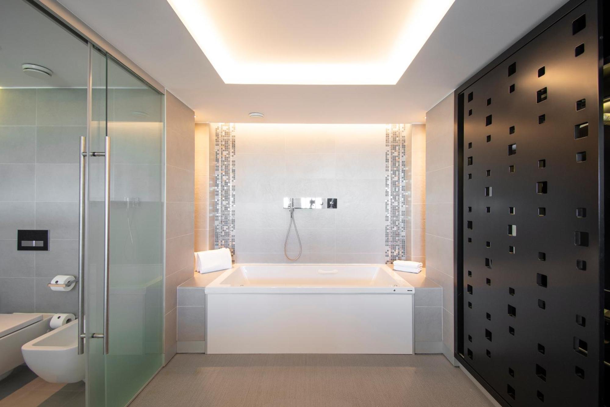 Myriad By Sana Hotel 5*