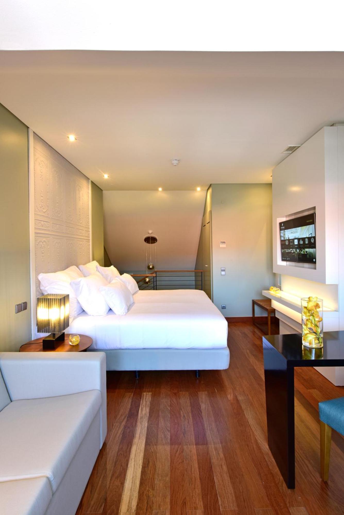 De - Small Luxury Of The World
