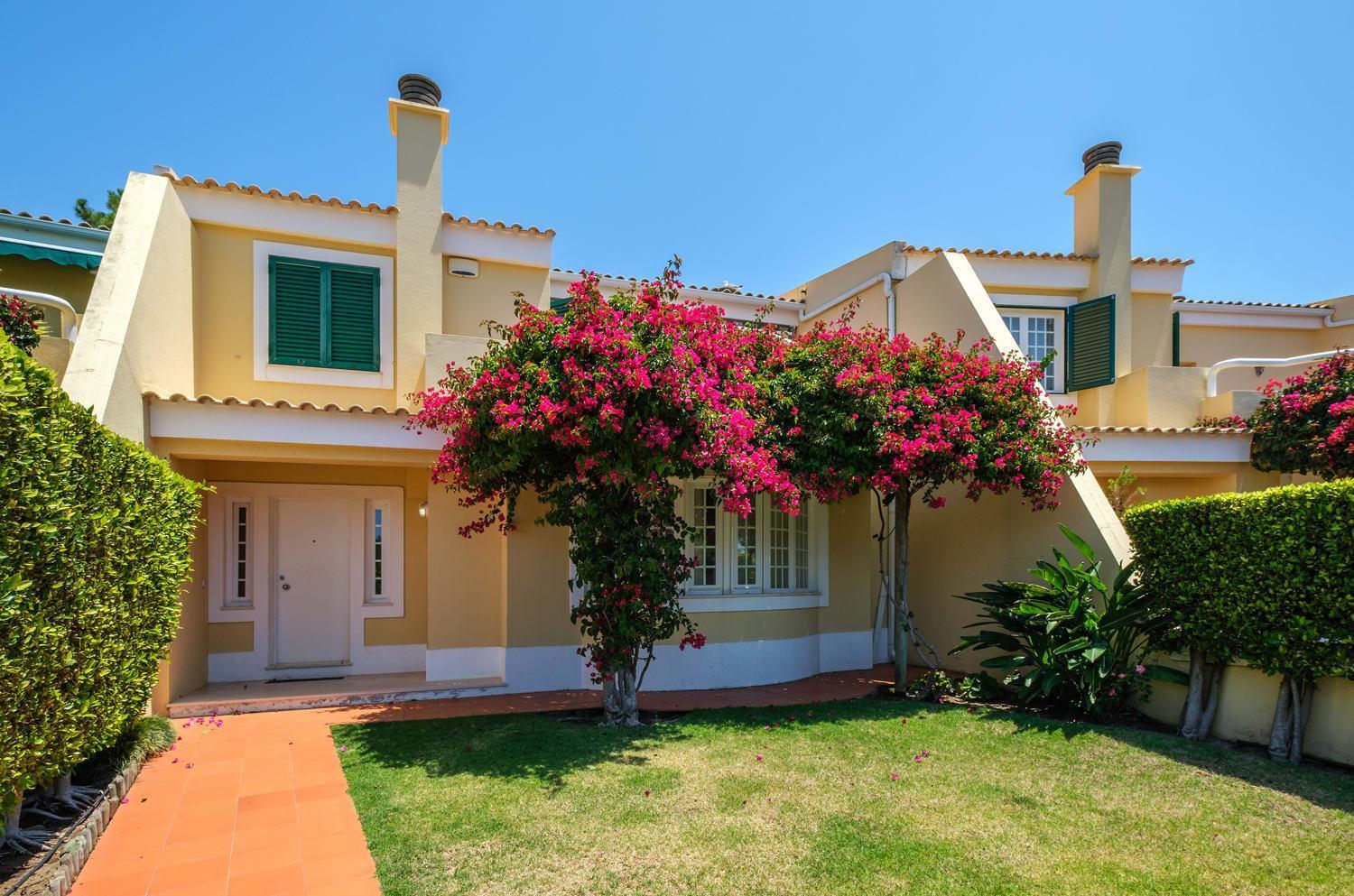 Villa Seafront Unit 1 *