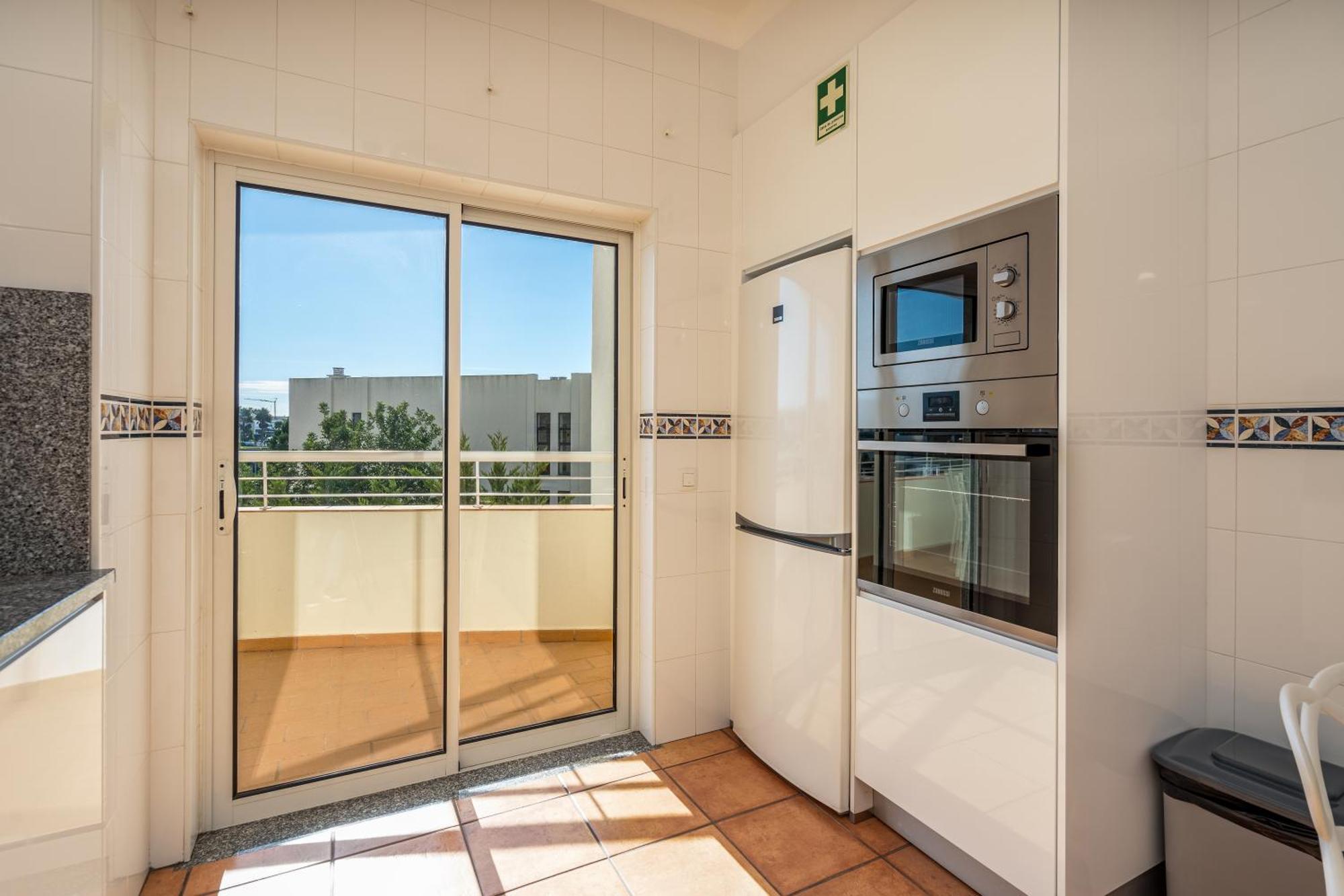 Host Wise - Bright & Stylish Flat With Pool * Lagos