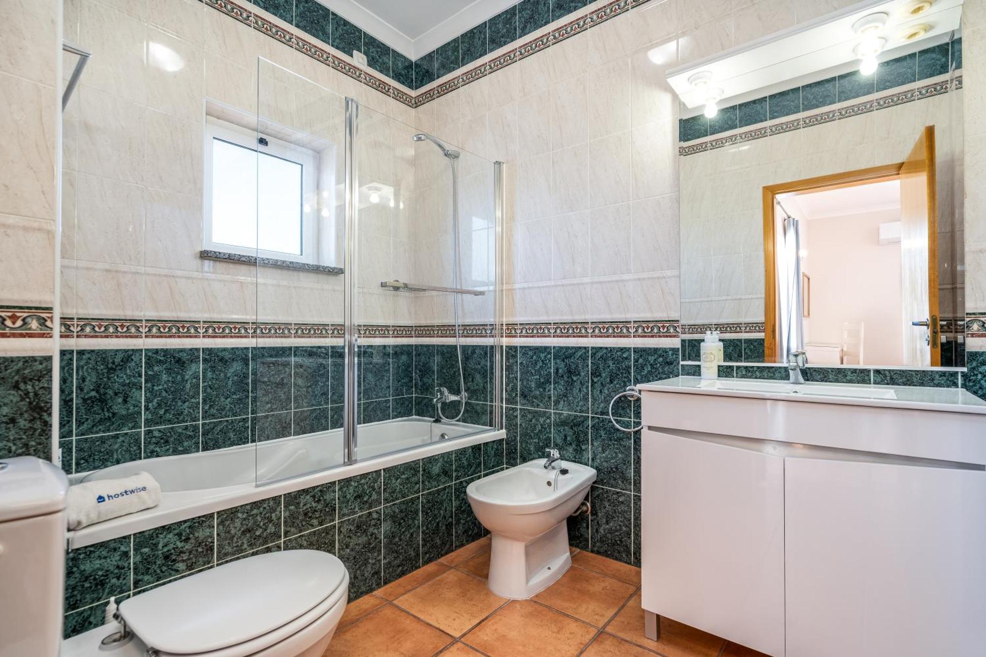 Host Wise - Bright & Stylish Flat With Pool Apartment *