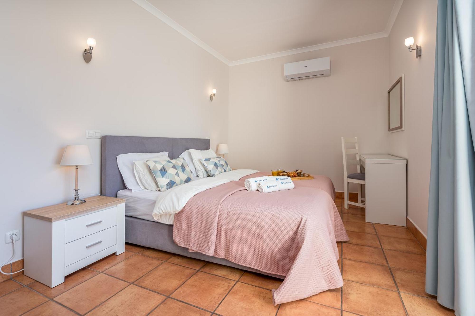 Host Wise - Bright & Stylish Flat With Pool Lagos