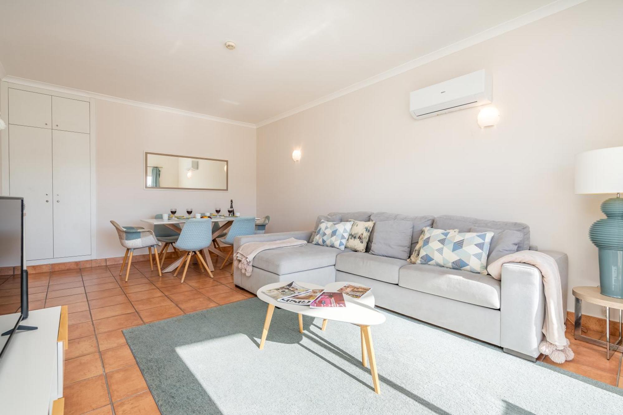 Host Wise - Bright & Stylish Flat With Pool *