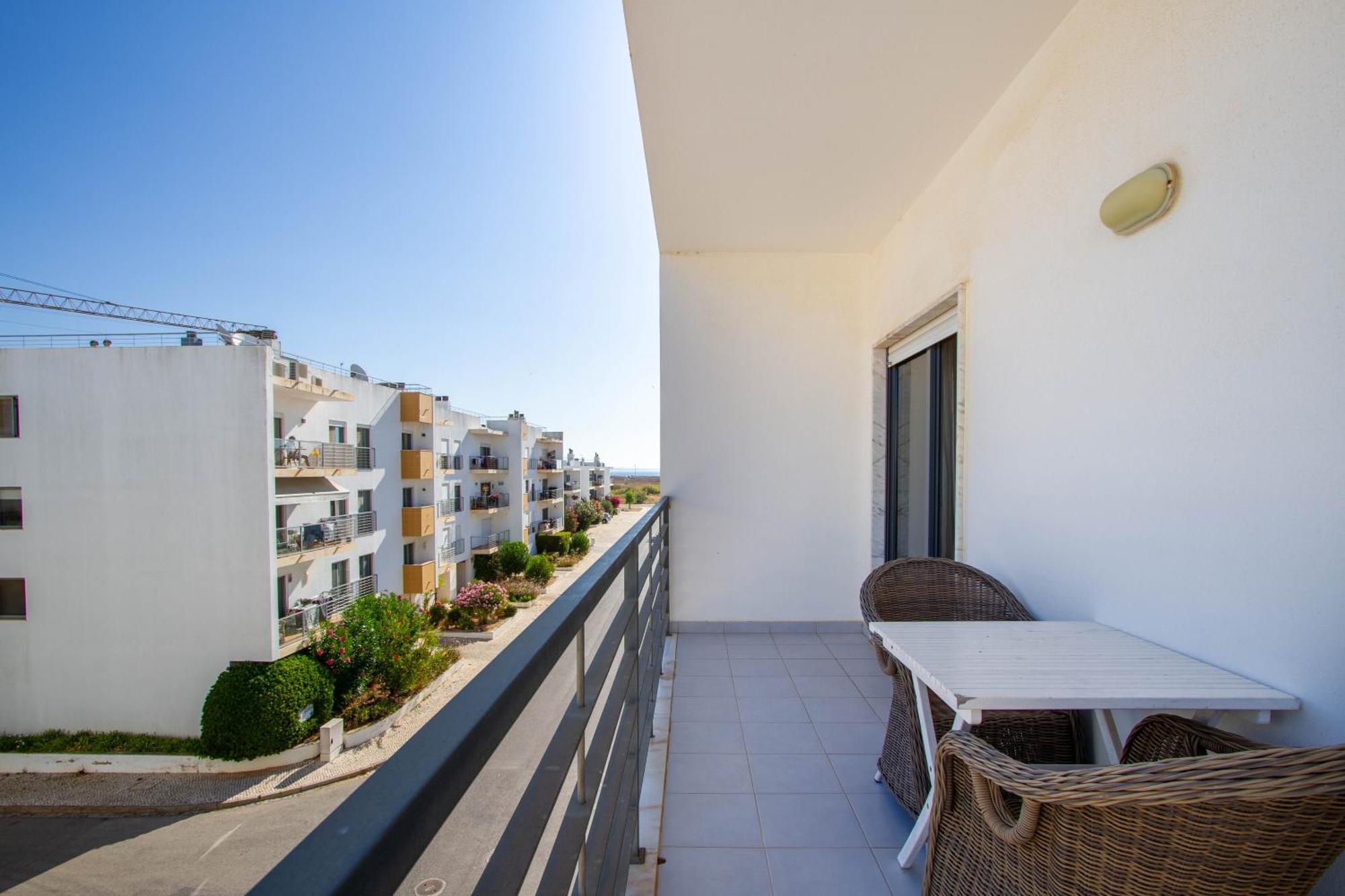 Casa Happiness, Swimming Pool, Fast Wifi, Parking Apartment *