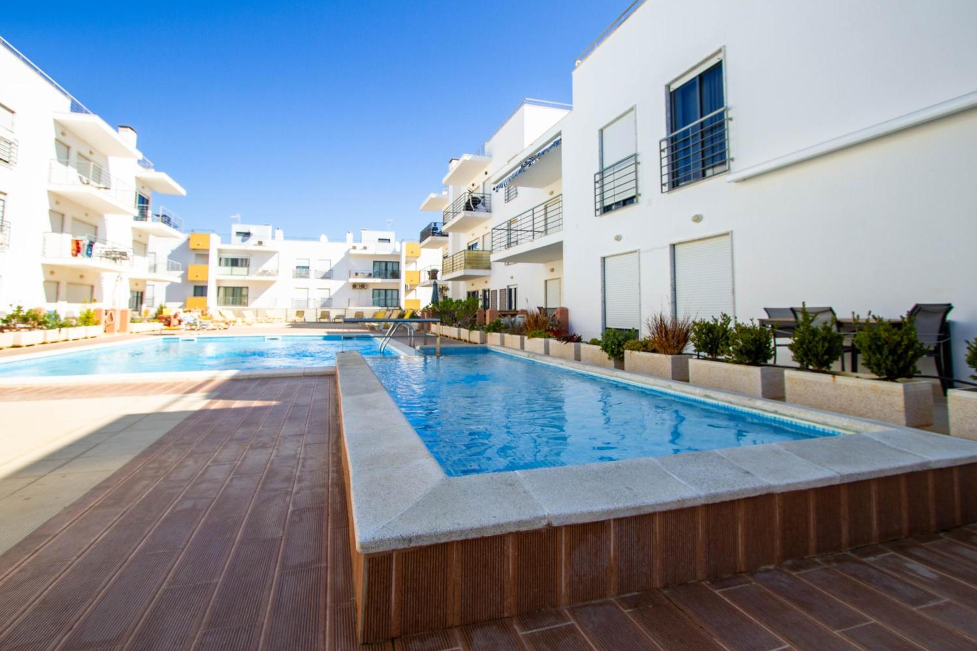 Casa Happiness, Swimming Pool, Fast Wifi, Parking Apartment *