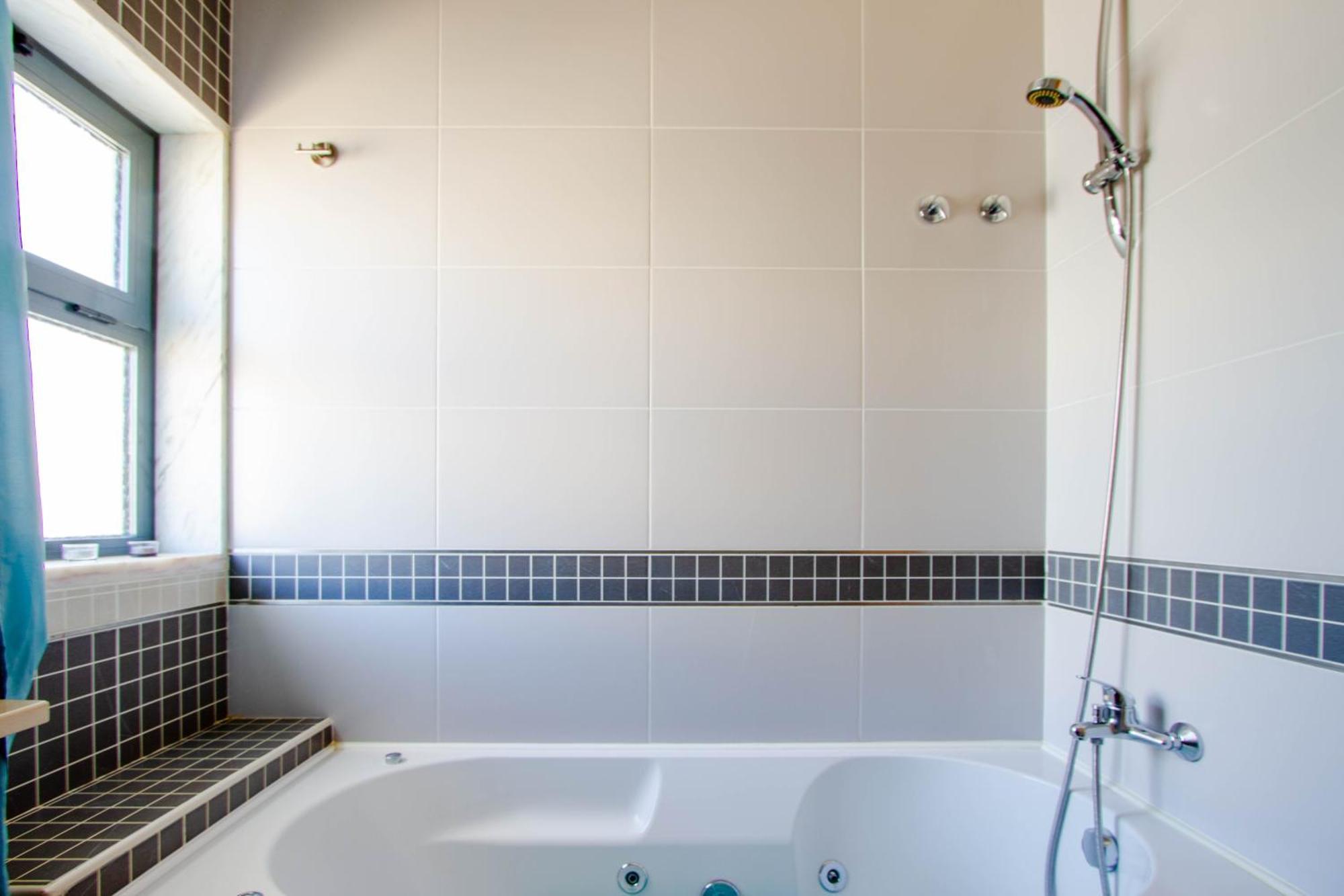 Casa Happiness, Swimming Pool, Fast Wifi, Parking * Lagos