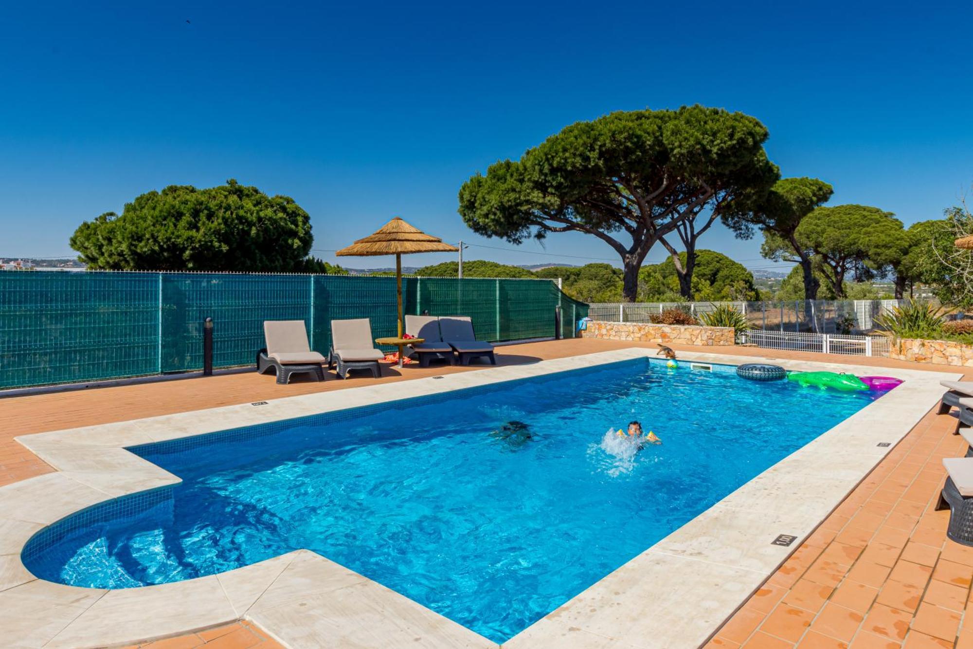Carlivo Villa *