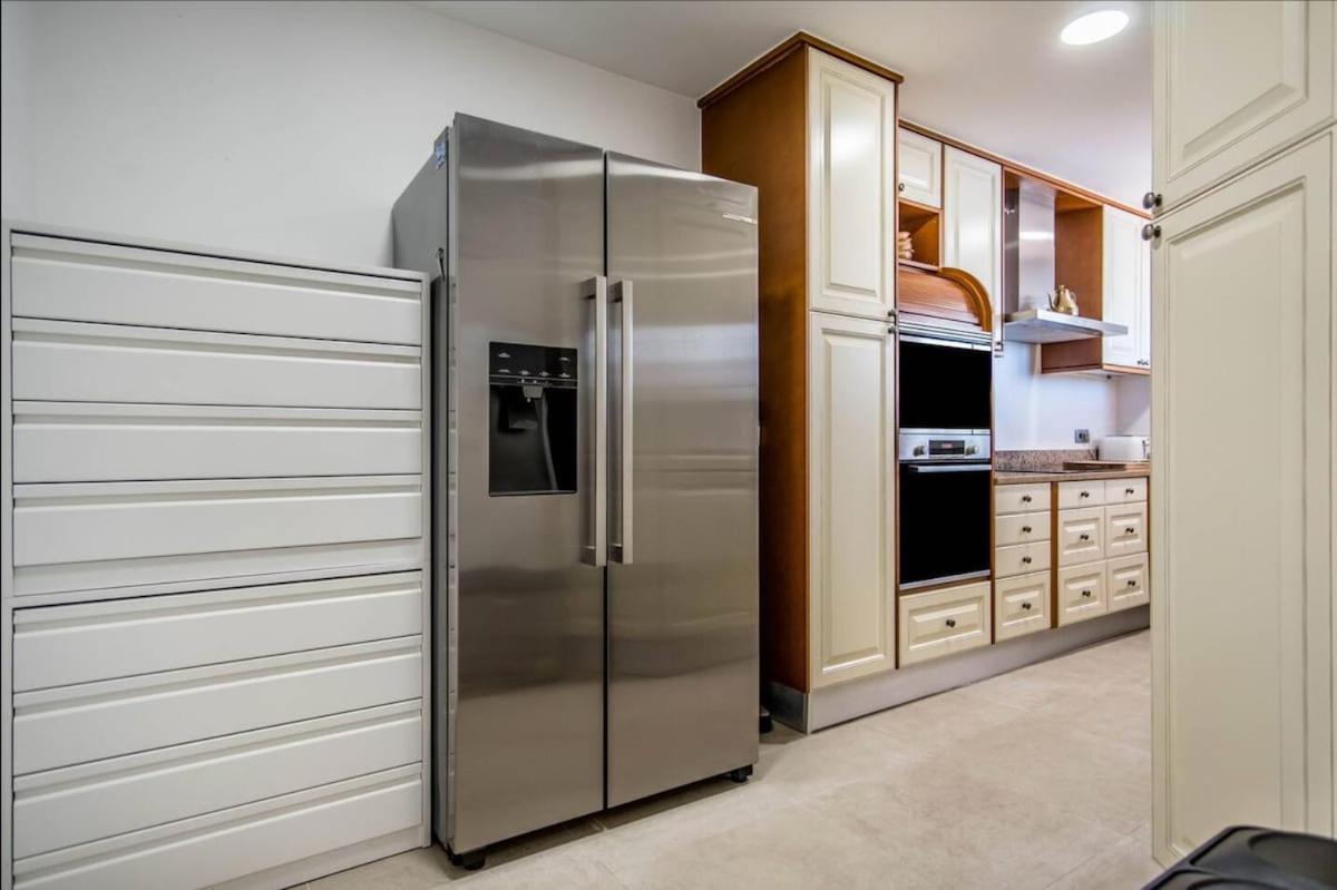 Sunny 3-bedroom Apartment