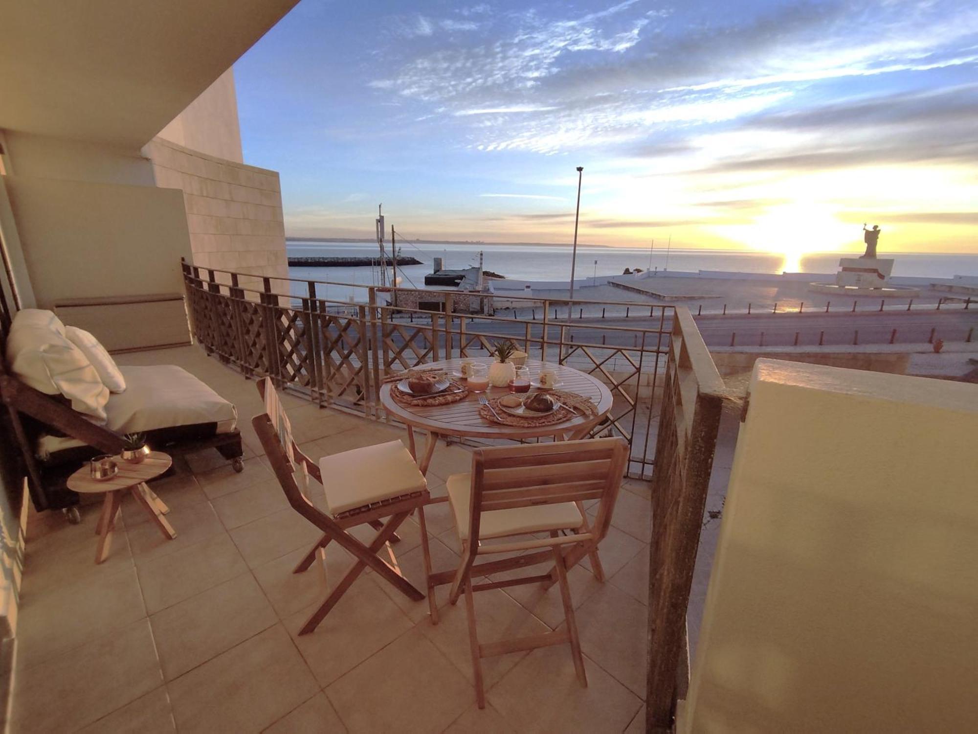 Potato At Front & Sea View Apartment