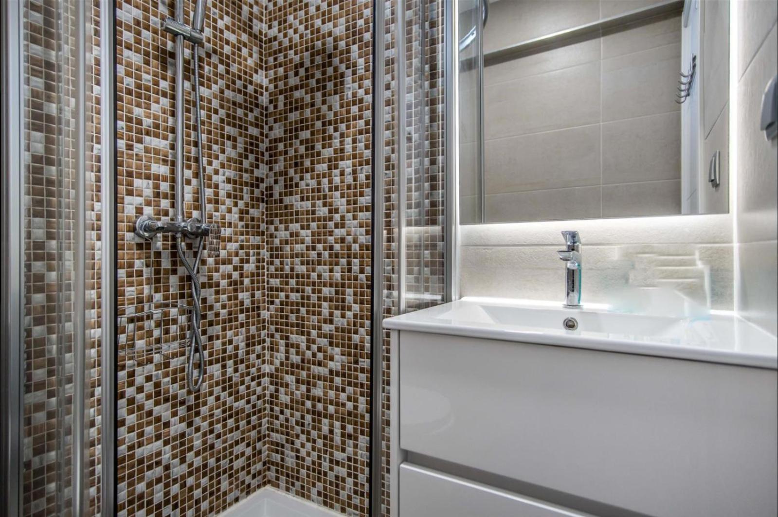 Sunny 3-bedroom Apartment *