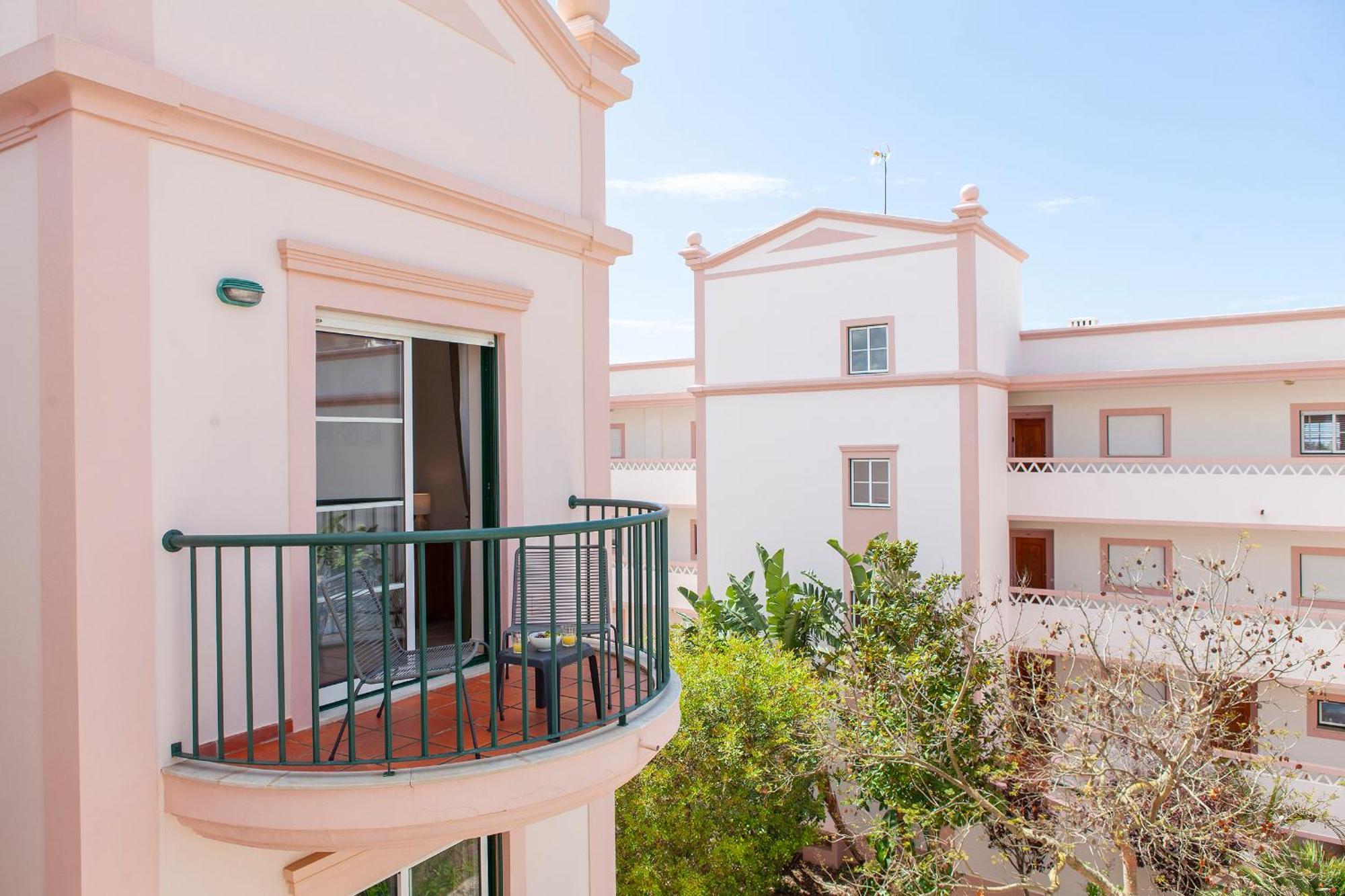 Apartment B73 - Luz Sun