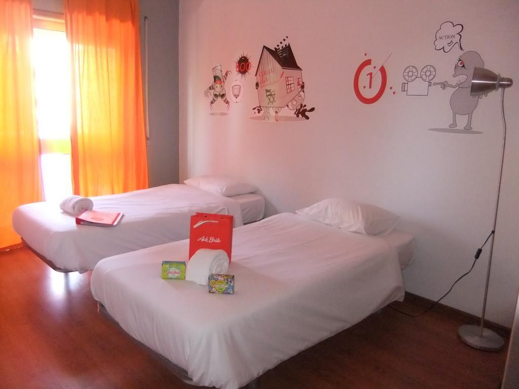 Oporto Excentric Surf / Design Hostel