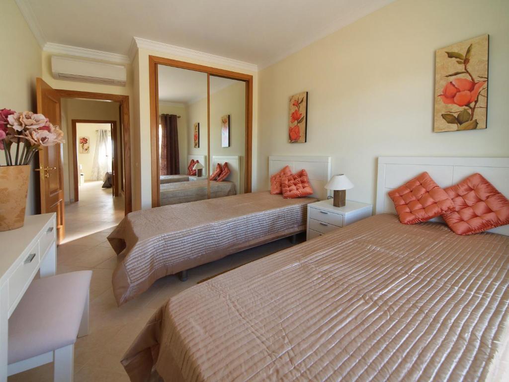 Oasis Parque Country Club
